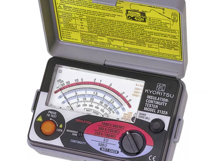 Måle pakke med isolasjonsmåler og multimeter