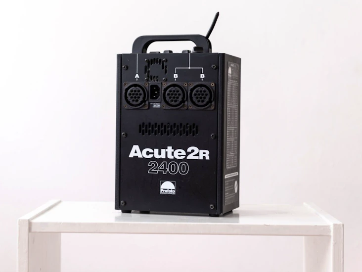 Profoto acute2r 2400 generator