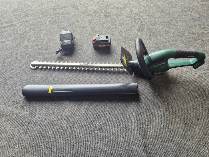 Akkukäyttöinen pensasleikkuri