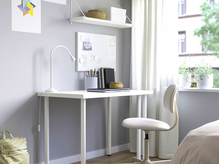 Hyr skrivbord - lätt att bära för 1p