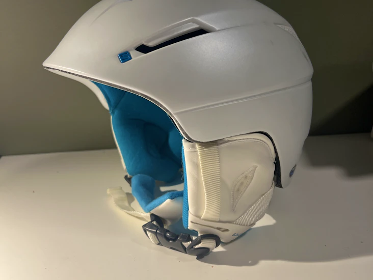 Salomon skihjelm/skøytehjelm. størrelse m