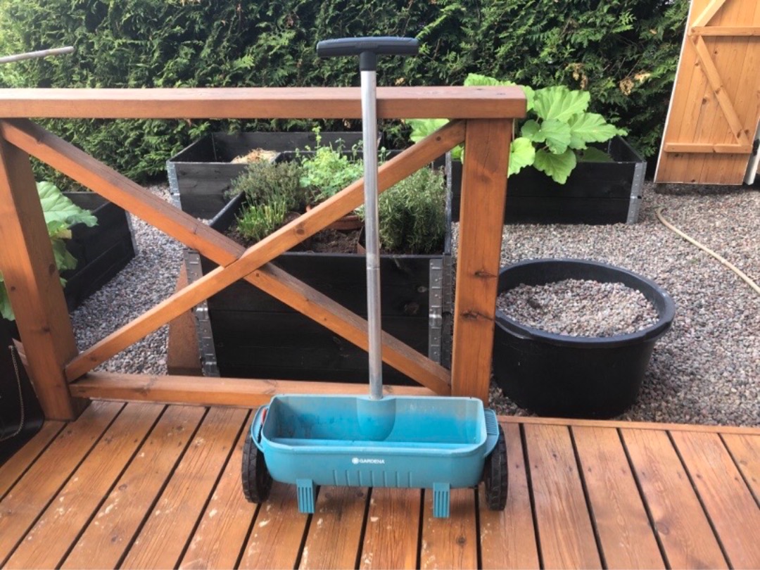 Kalka gräsmattan / gödselspridare