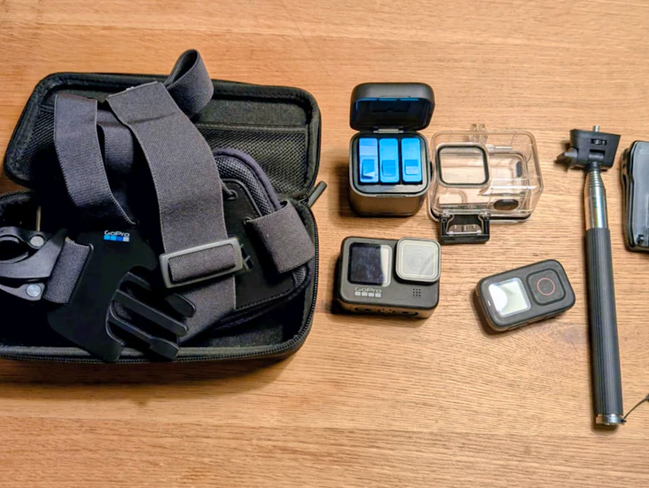 Gopro hero 9 med 3 batterier och massa tillbehör