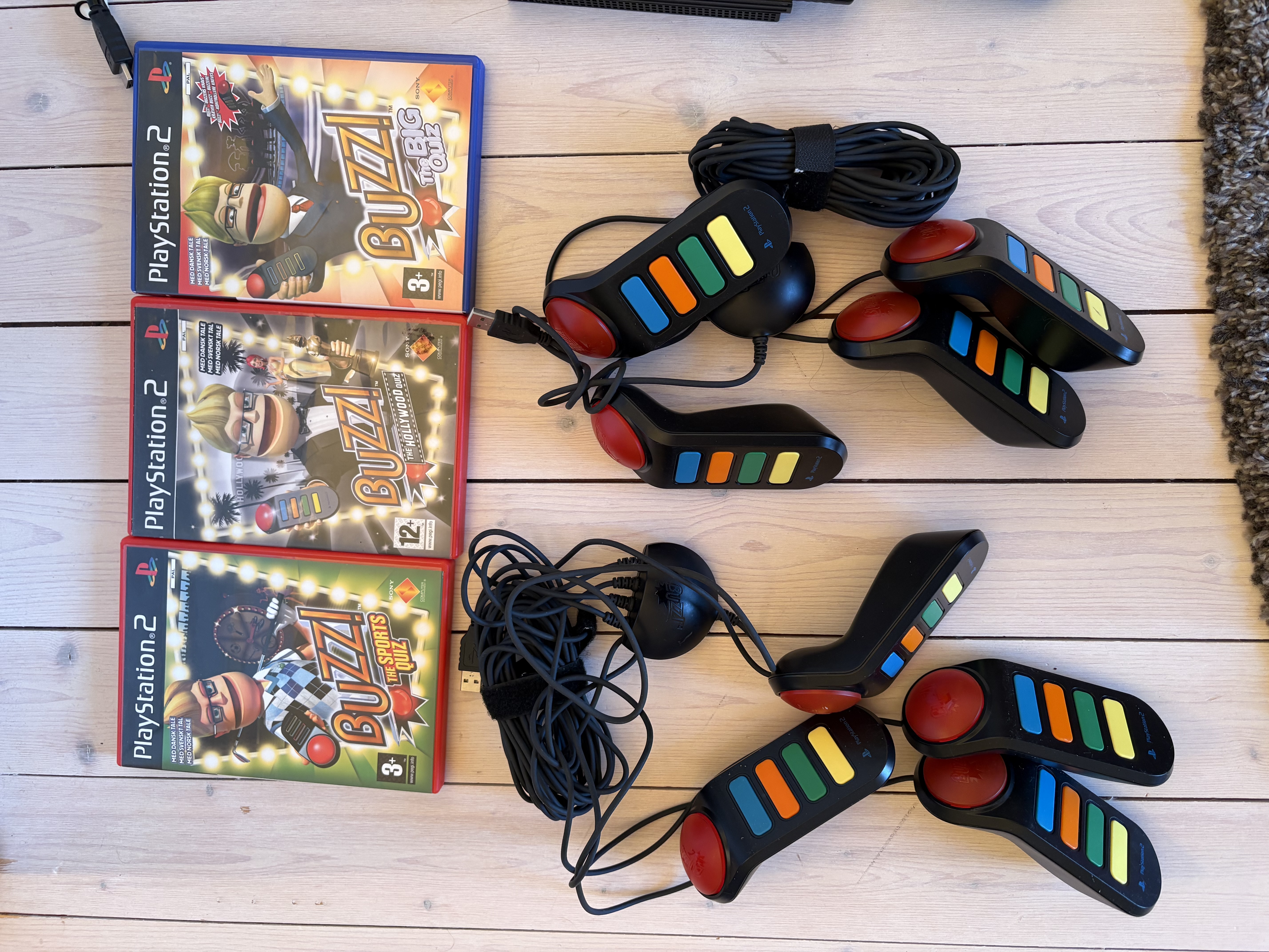 Playstation 2 buzz! quiz-paket uthyres – komplett för 8 spelare