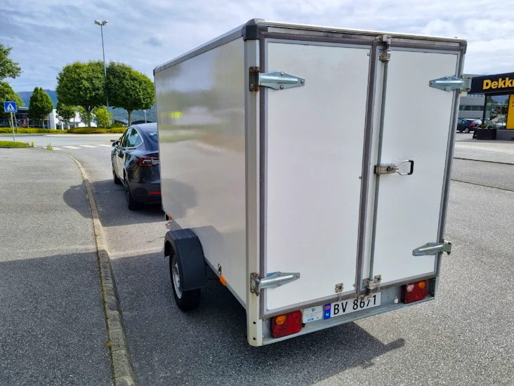 Romslig og veldholdt skaphenger i sandnes