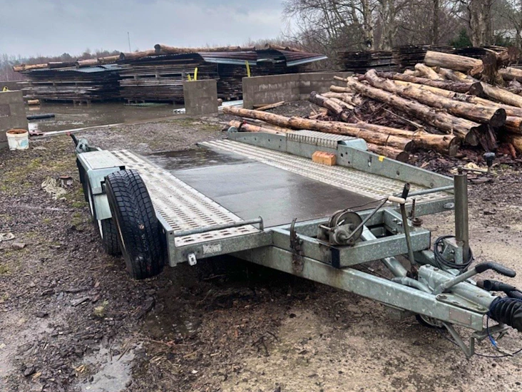 Stort biltransport släp