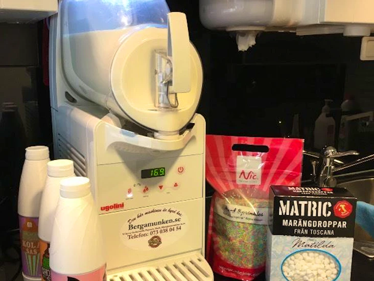 Mjukglass maskin, glassmix & bägare 80 port.