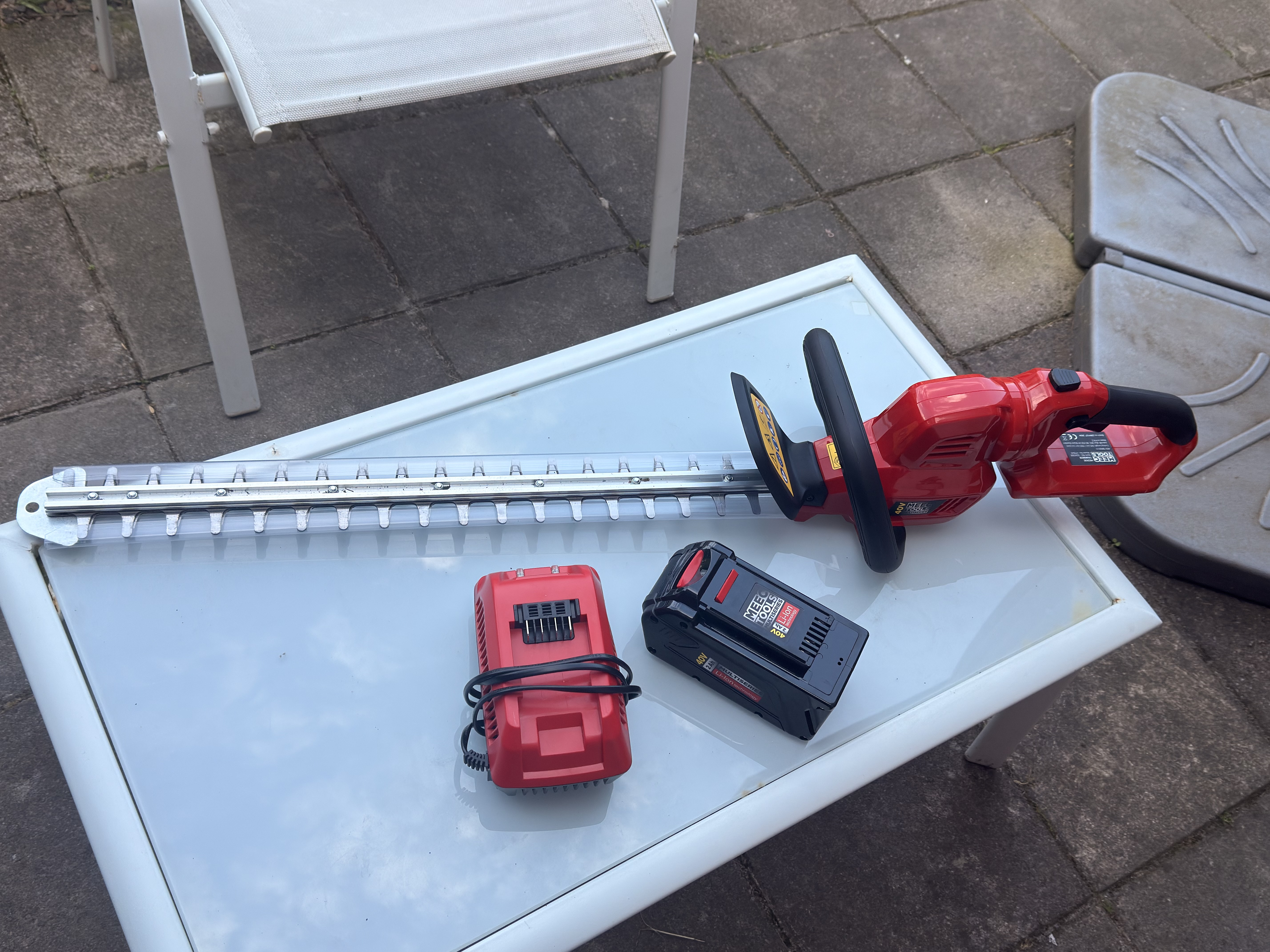Batteridriven häcksax 40 v 600 mm