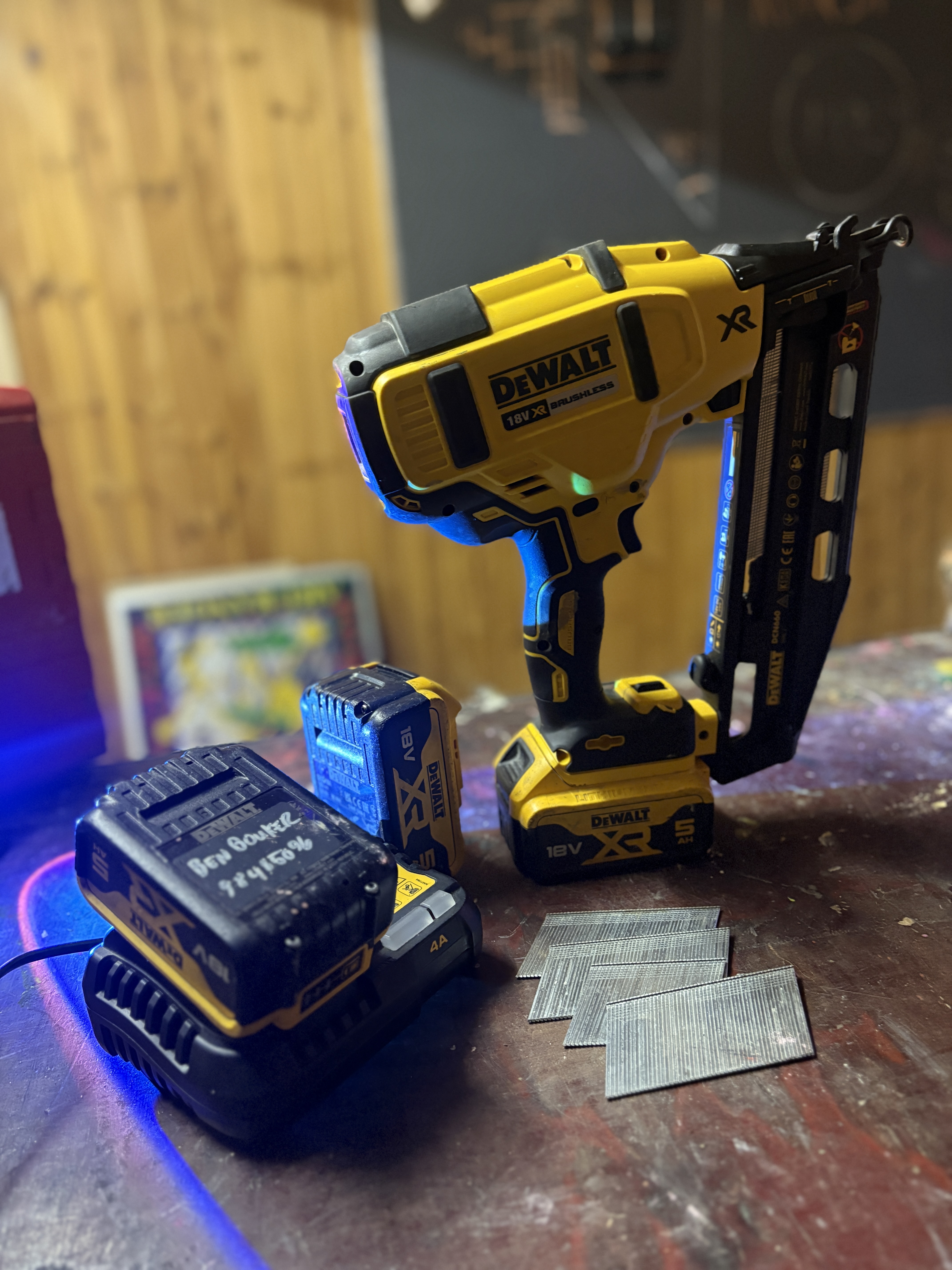 Dewalt 16 ga 18v xr børsteløs dykkert-/finish spikerpisto