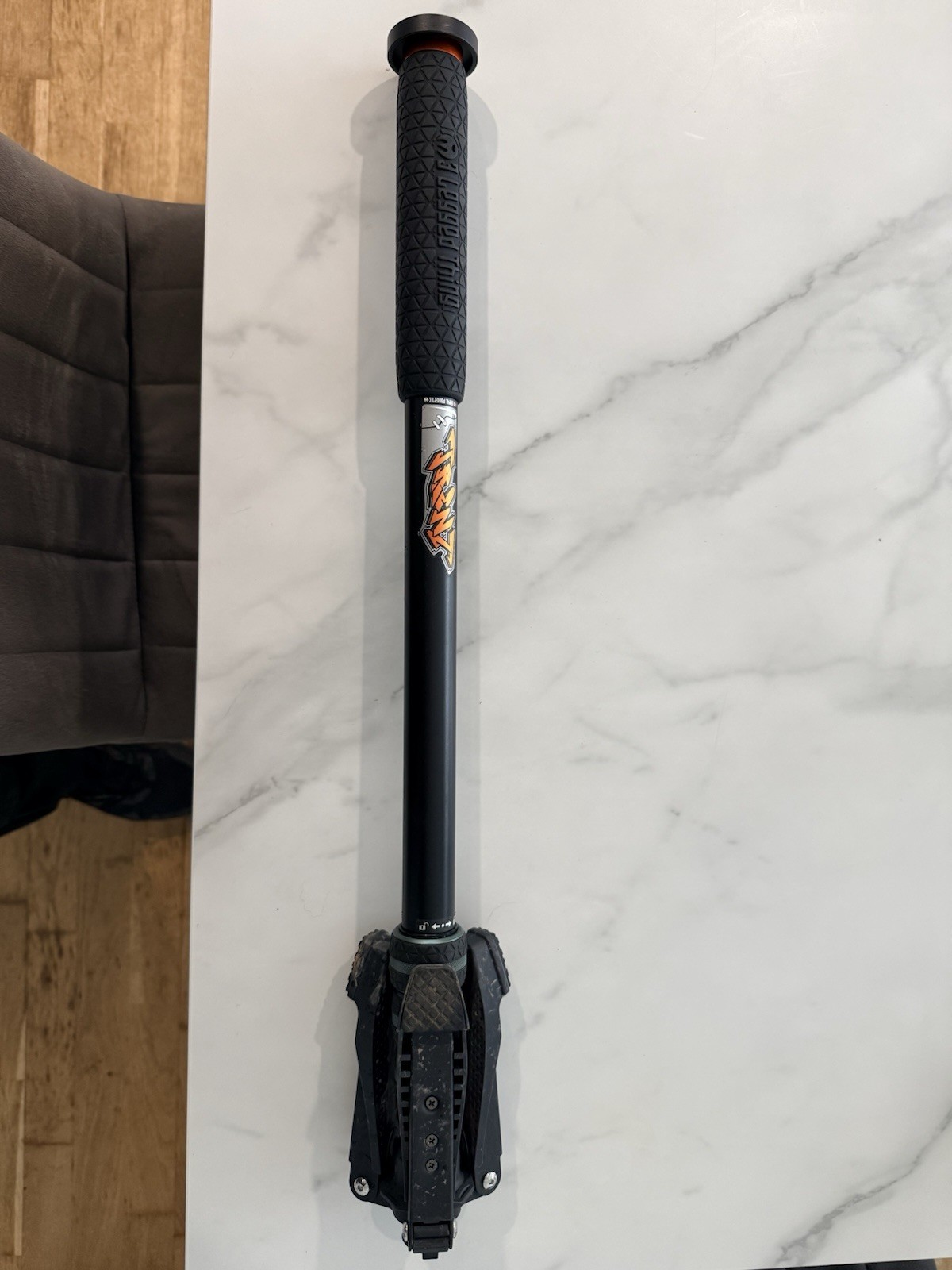 2.08m extra-tall camera monopod with base feet