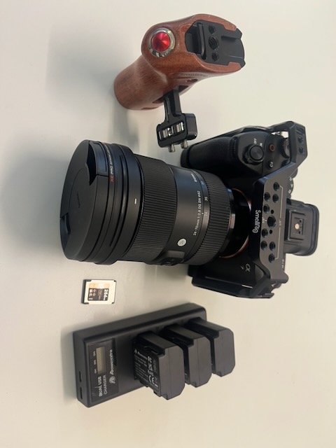 Sony a7 iv + sigma 24-70mm art + 256gb cfast card