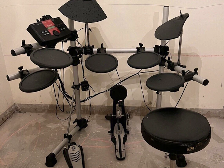 Electronic drum kit