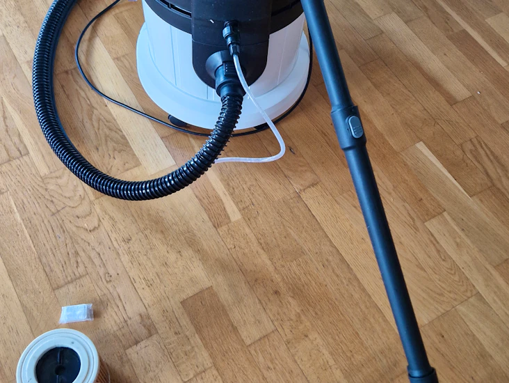 Gi sofaen en spa-dag og bilen en høstrengjøring – lei min kärcher se 4 plus!