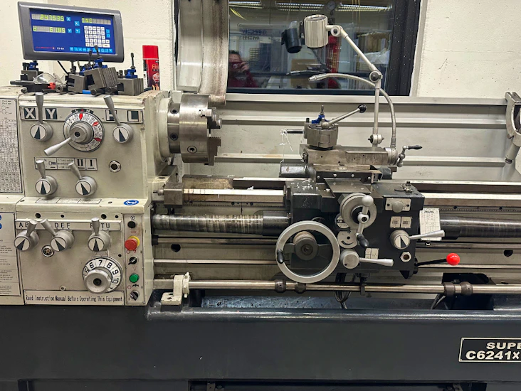 Hyra ut verkstad med olika maskiner