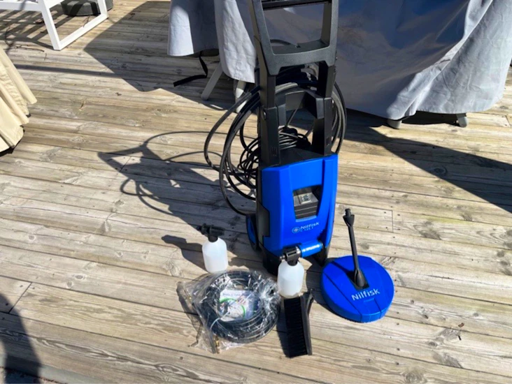 Høytrykkspyler med tilbehør