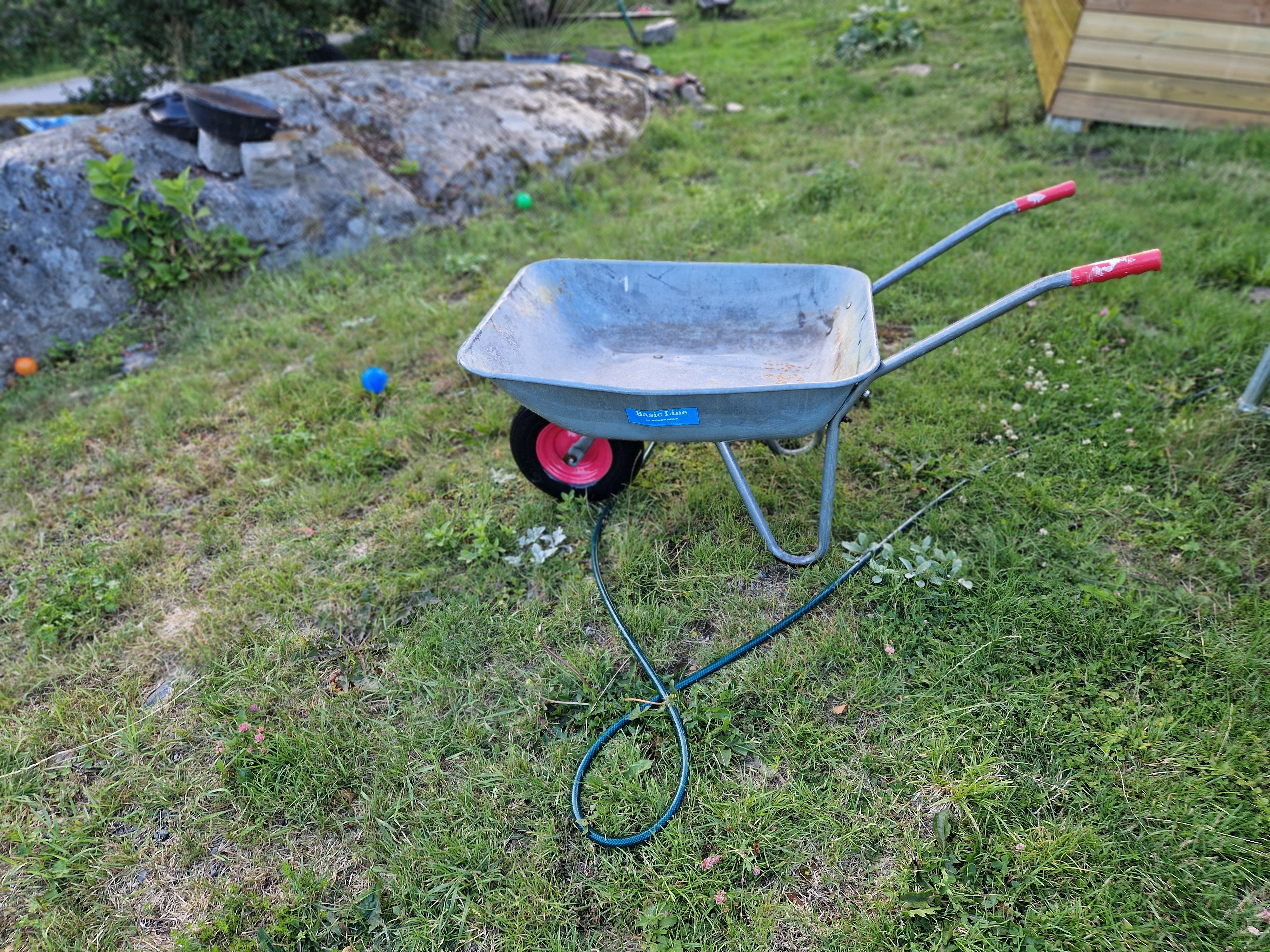 Skottkärra för trädgård, bygg och markarbete