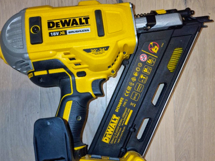 Batteridriven dewalt spikpistol
