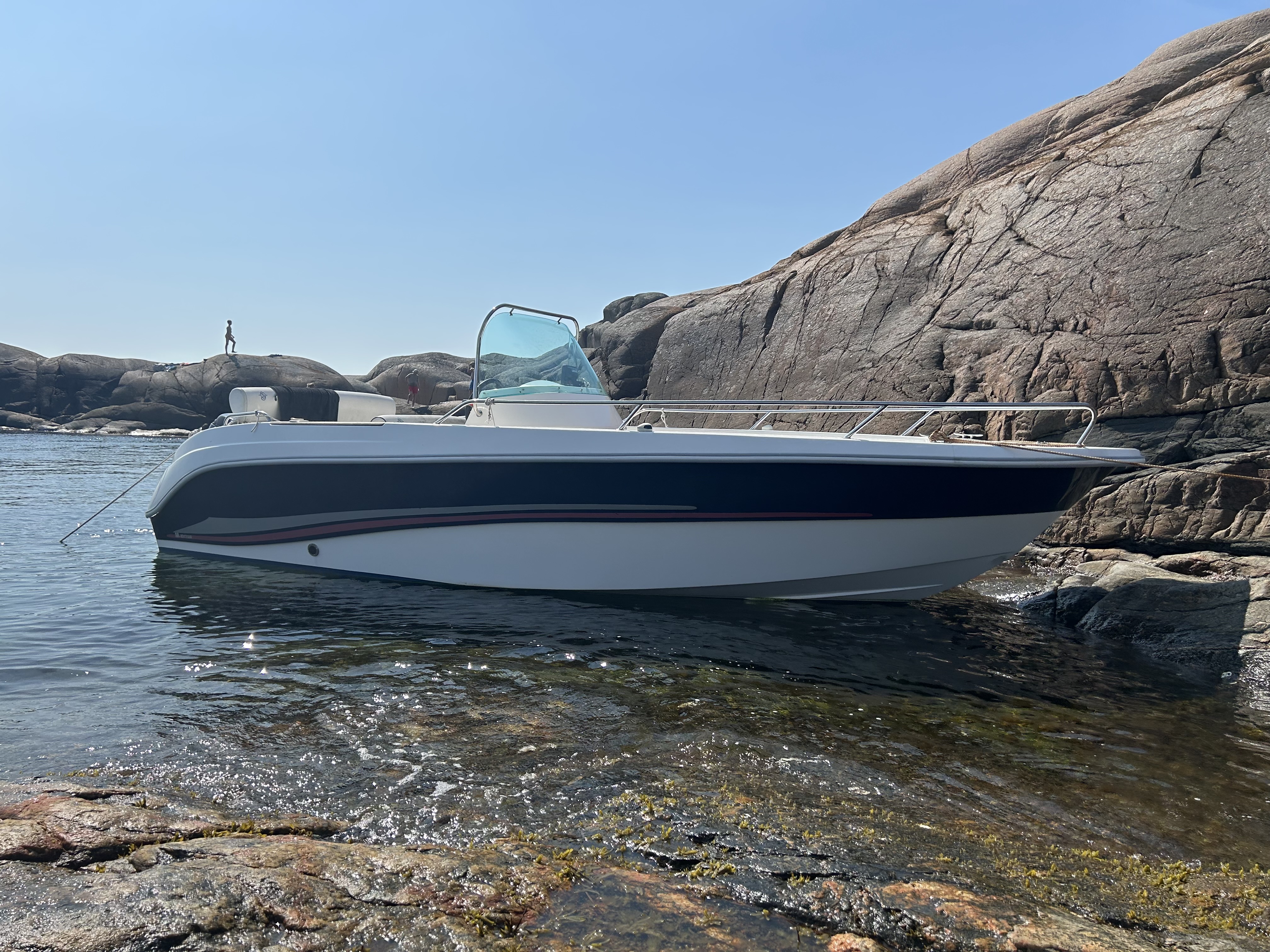 Motorbåt – fiske, bad & övernattning för en perfekt dag på sjön