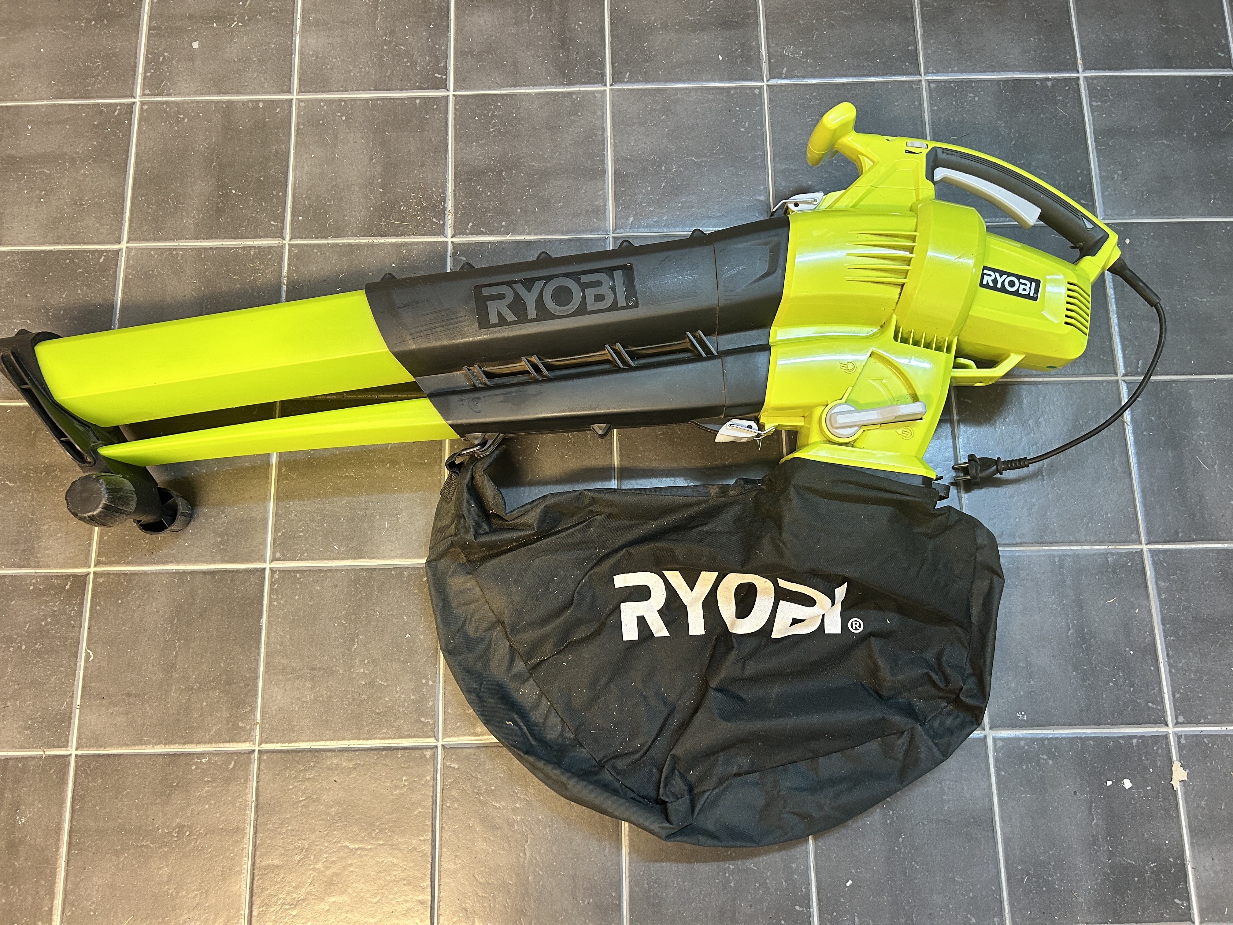 Ryobi 3-i-1 lövblås, lövsug & mulcher