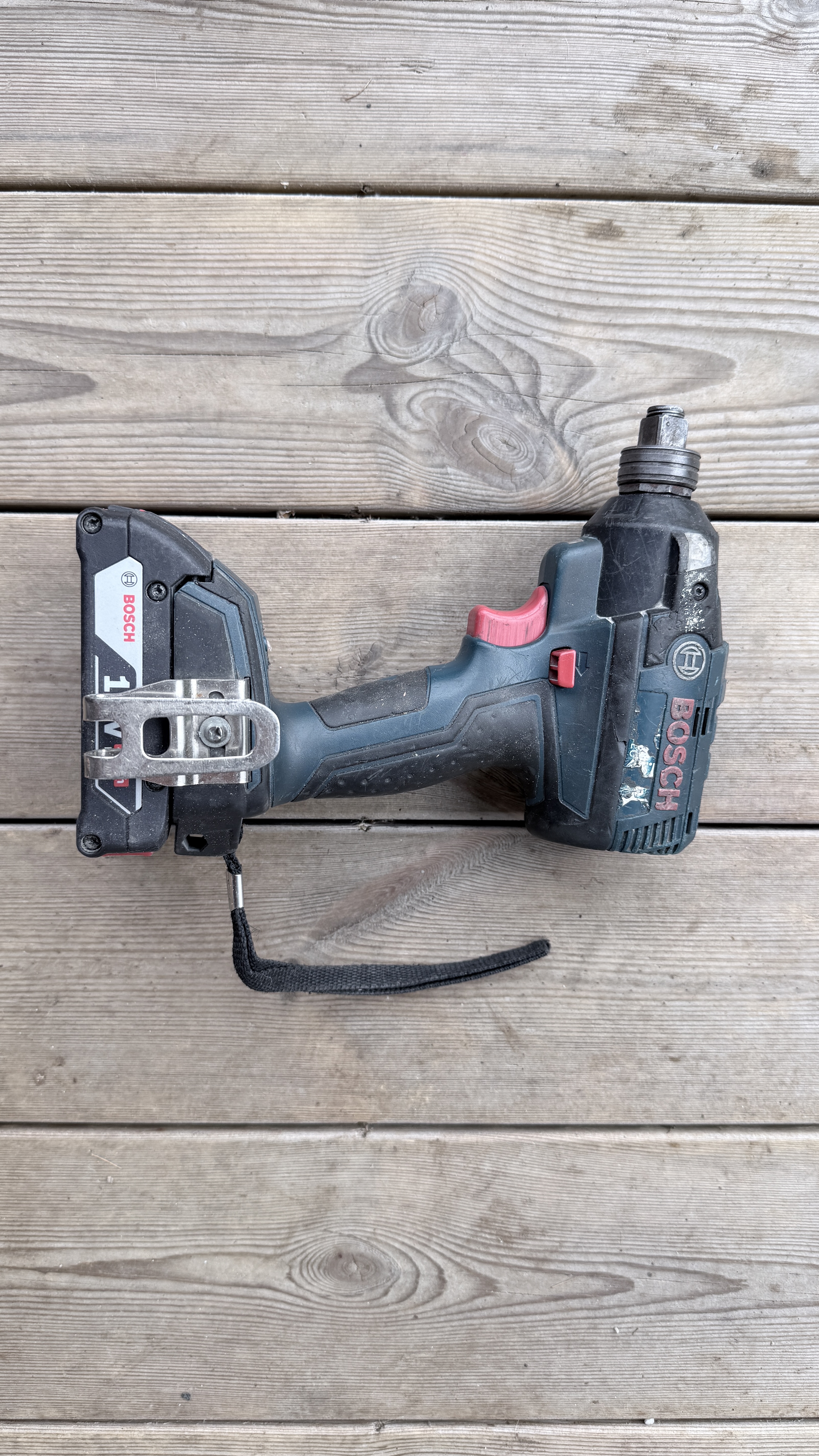 Bosch 18v slagskrutrekker og muttertrekker med 2 batteri