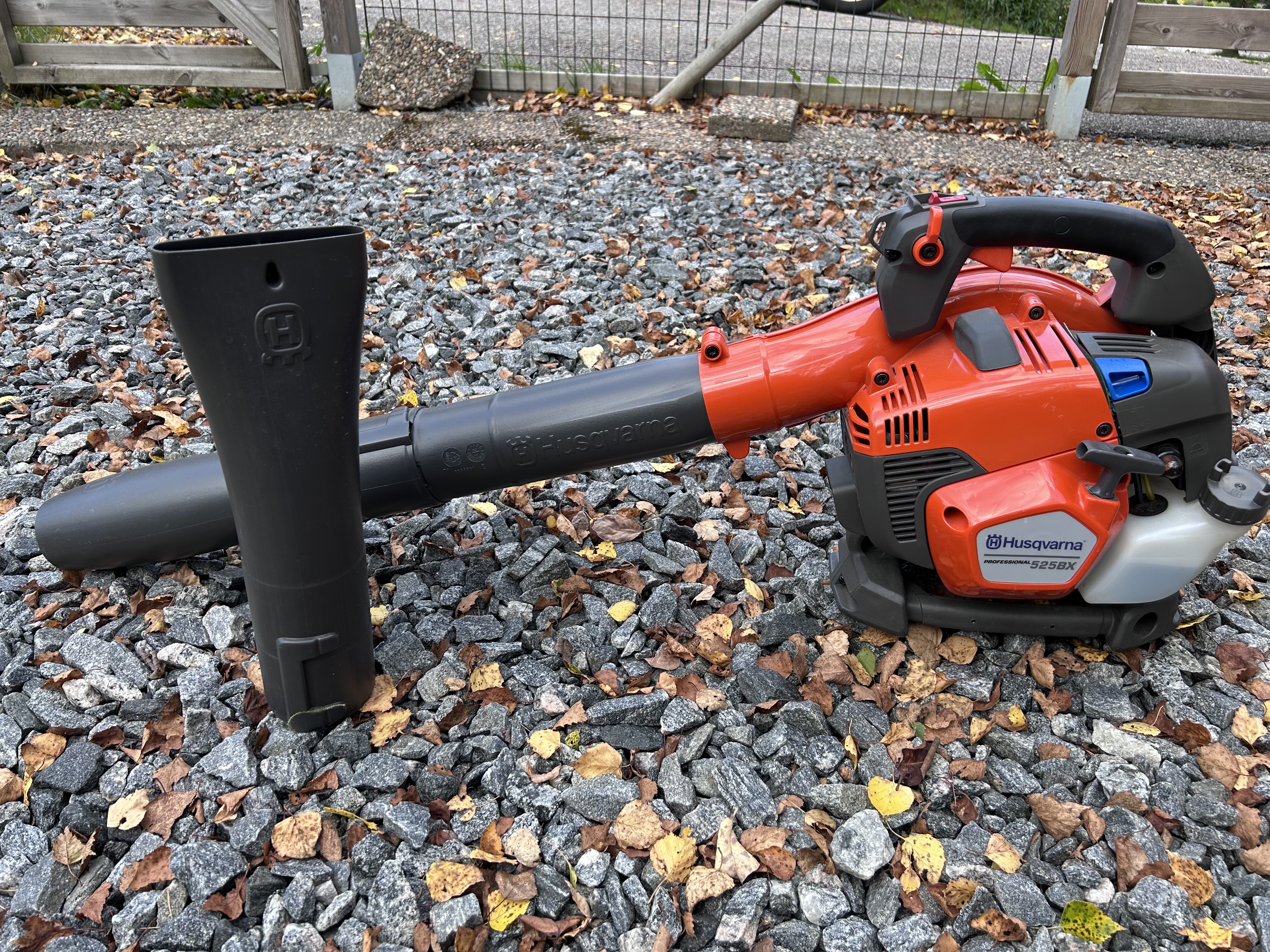 Handhållen, bensindriven kraftfull lövblås