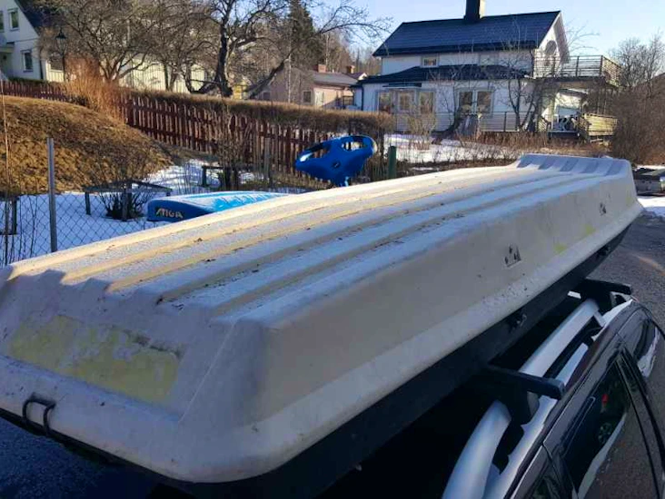 Smal takbox med takräcke