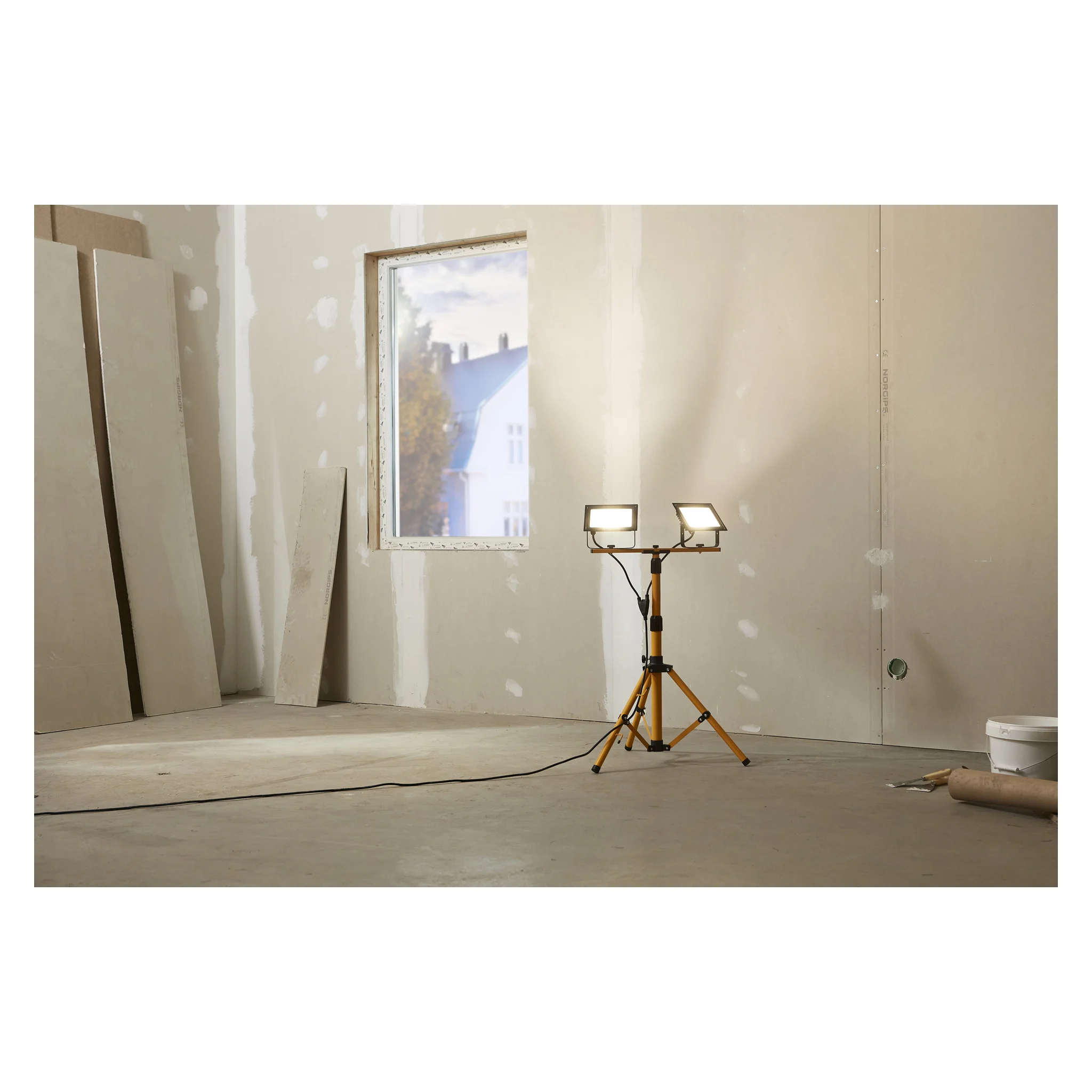 Dubbel arbetslampa med teleskopsstativ