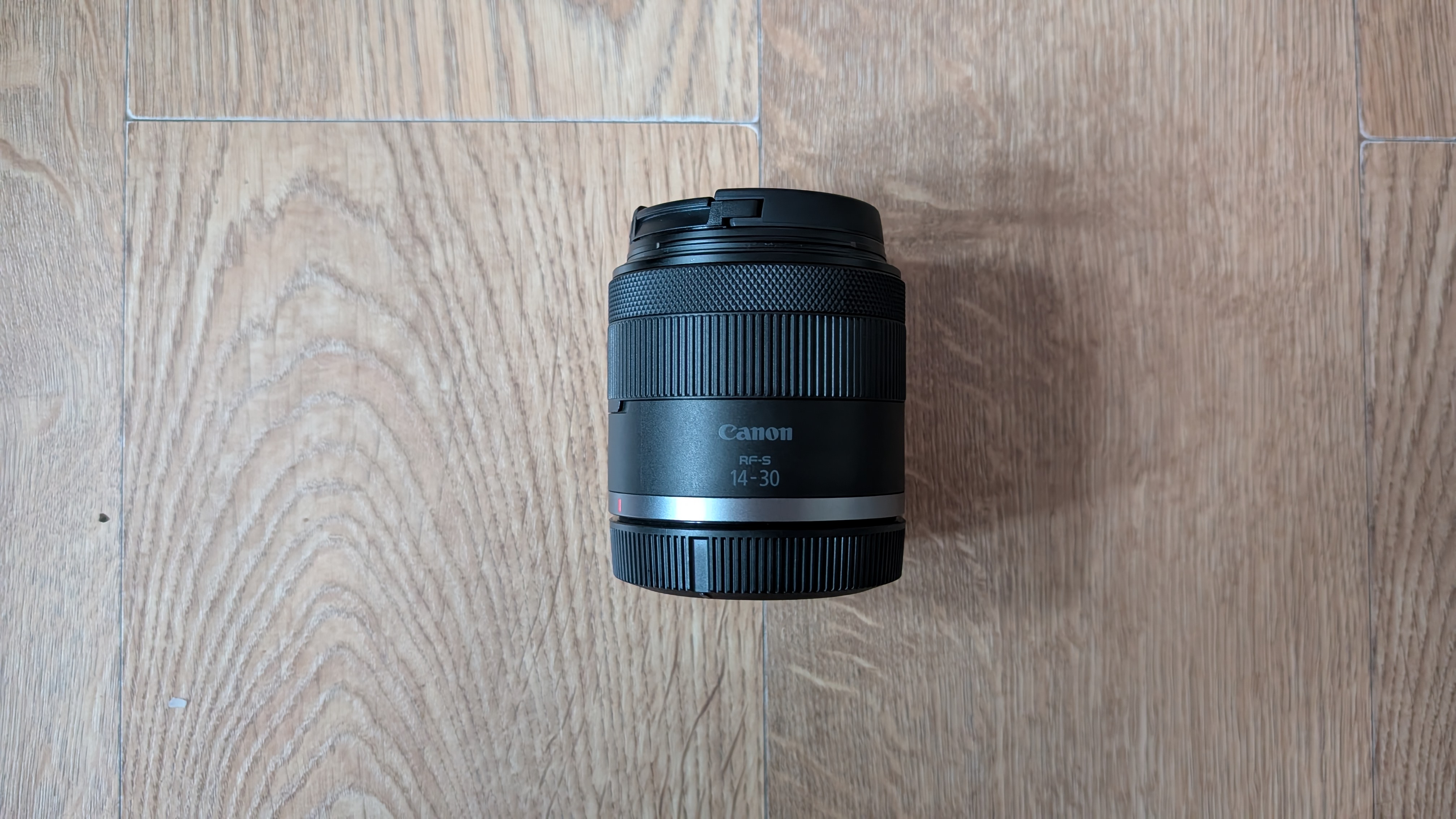 Canon rf-s 14-30mm zoom lens