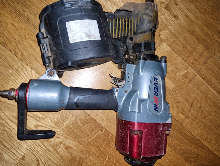 Spikerpistol everwin fcn90l
for plastinnsatt eller wirebåndet coil spiker opptil 90 mm