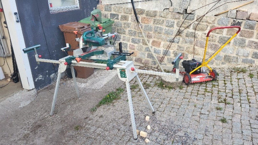 Kap- & gersåg med stativ