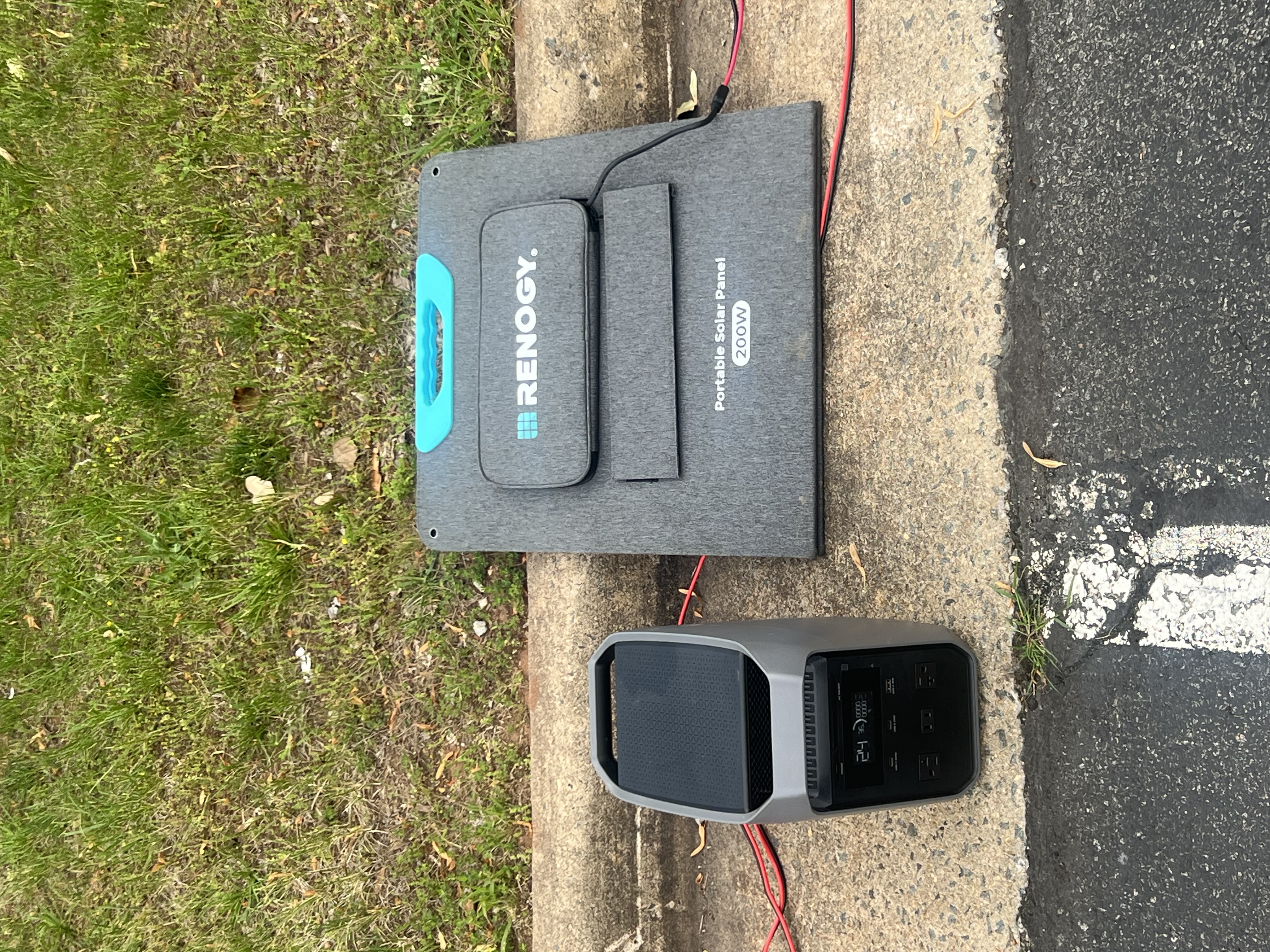 Ecoflow delta 3 classic power station with 200w solar panel kit.