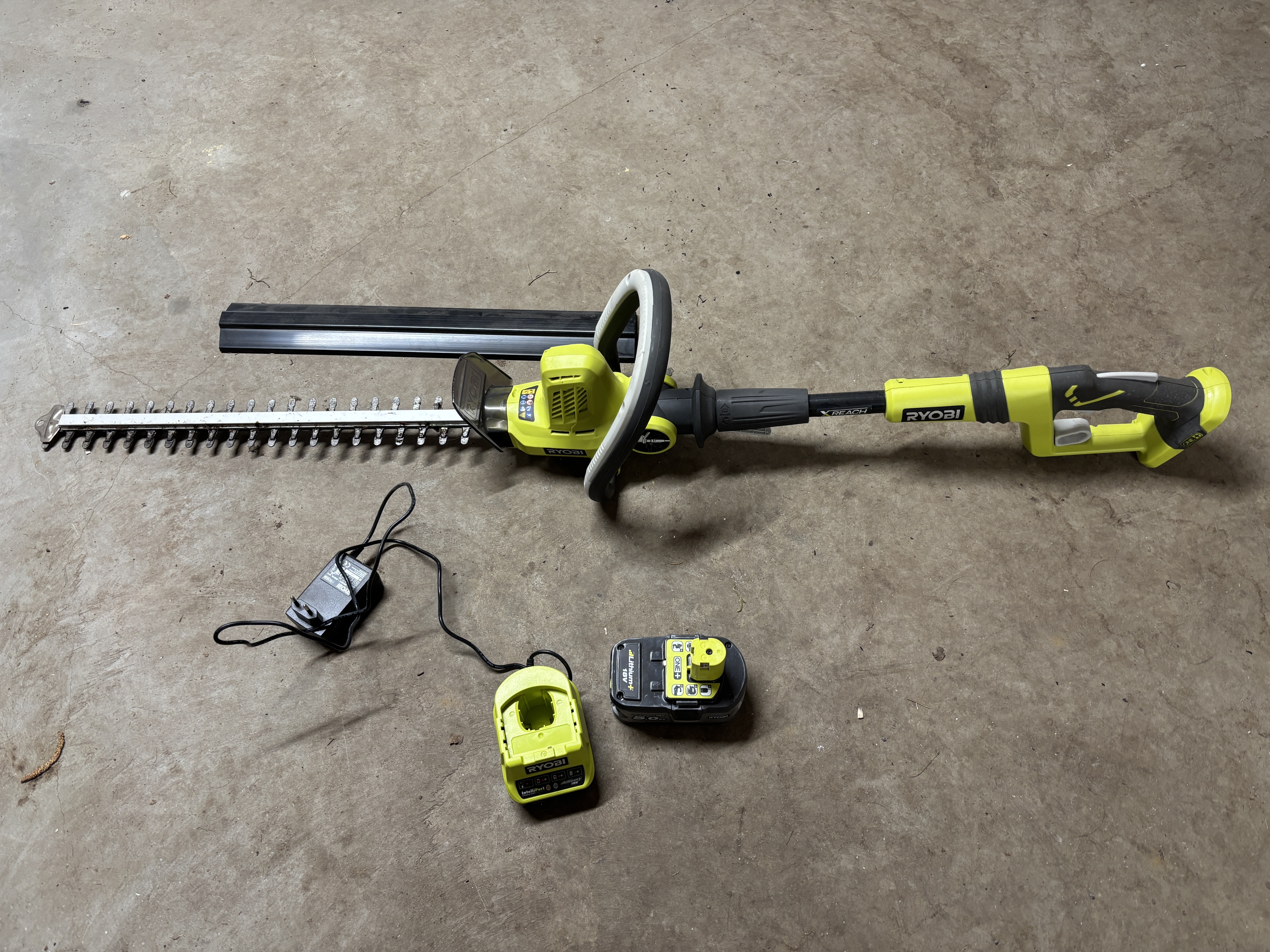 Batteridriven häcksax / häcktrimmer