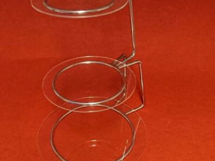 Tårtställning för 3 tårtor med brudpar