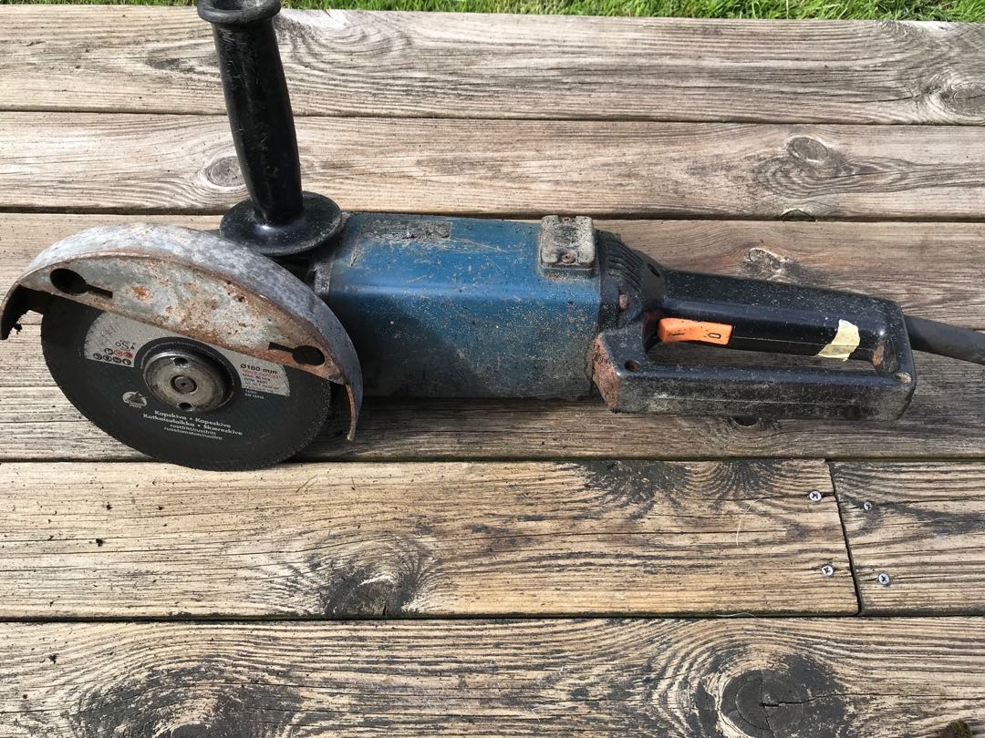Stor vinkelslip för slip & kapning metall