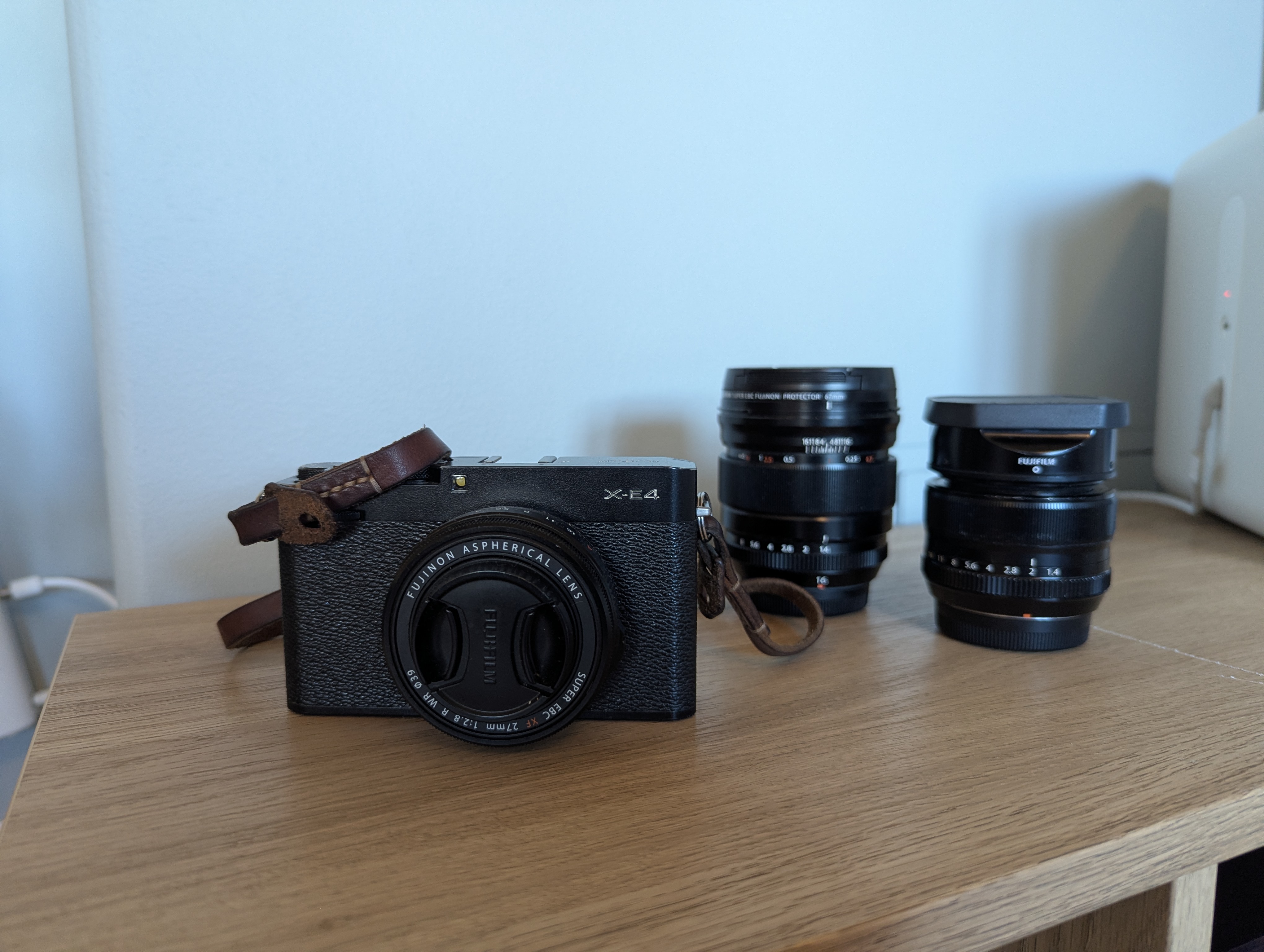 Fujifilm x-e4 med objektiver til leie 