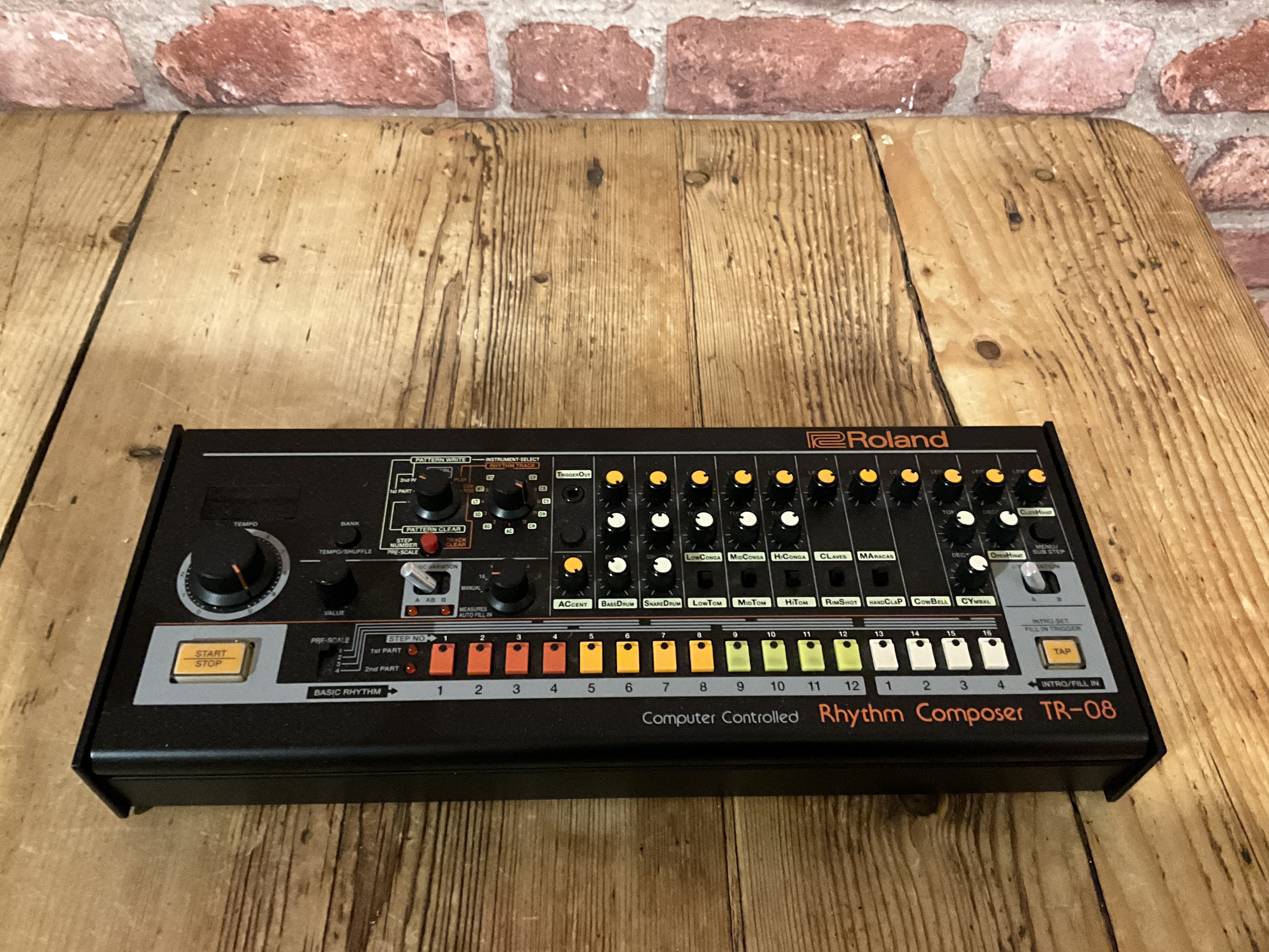 Drum machine roland tr-08