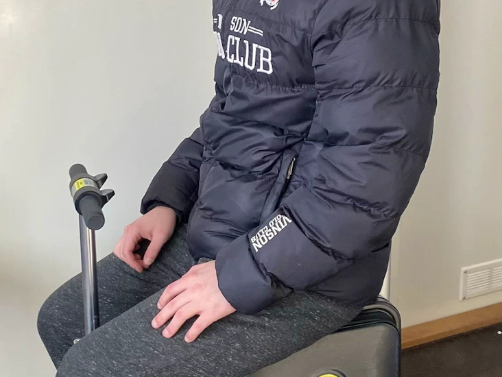 Päältäajettava sähköllä toimiva matka-laukku. airwheel se3s.