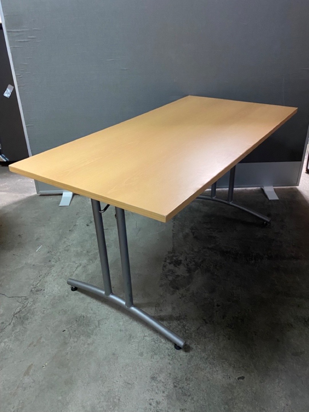 Paket med 8 st bord samt 32 stolar