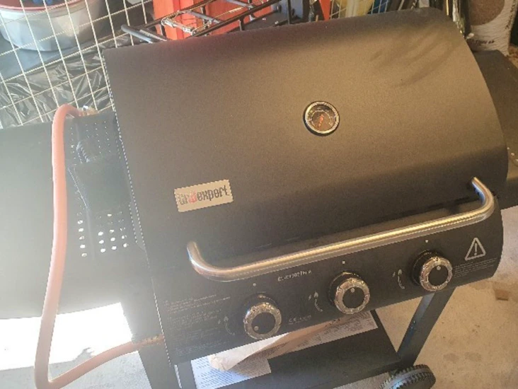 Gasgrill med tre brännare