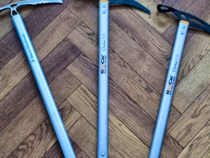 Snö och isyxa paket med stegjärn