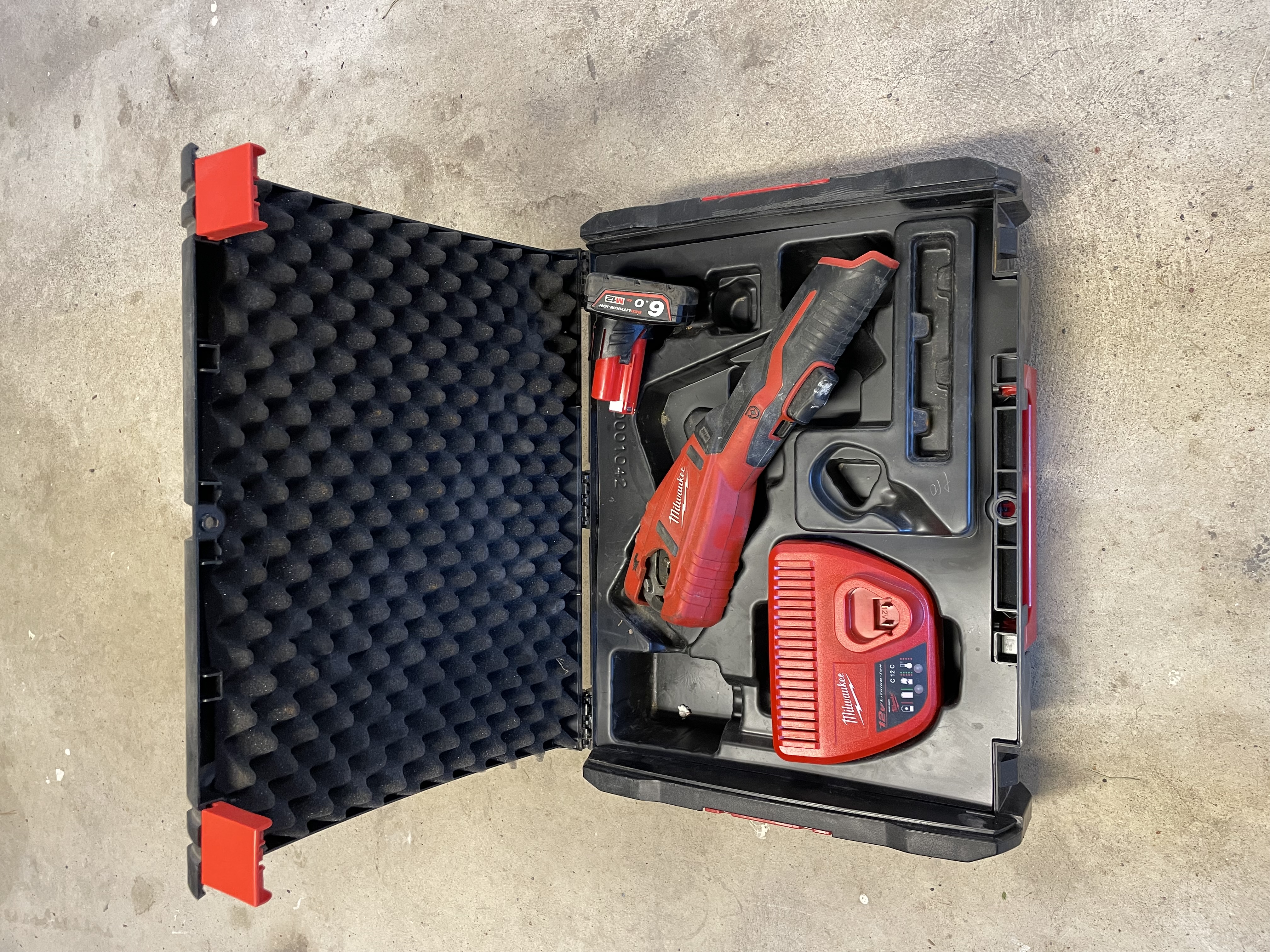  batteridriven rörkap, milwaukee c12, med 6,0 ah batteri+ manuell rörkap