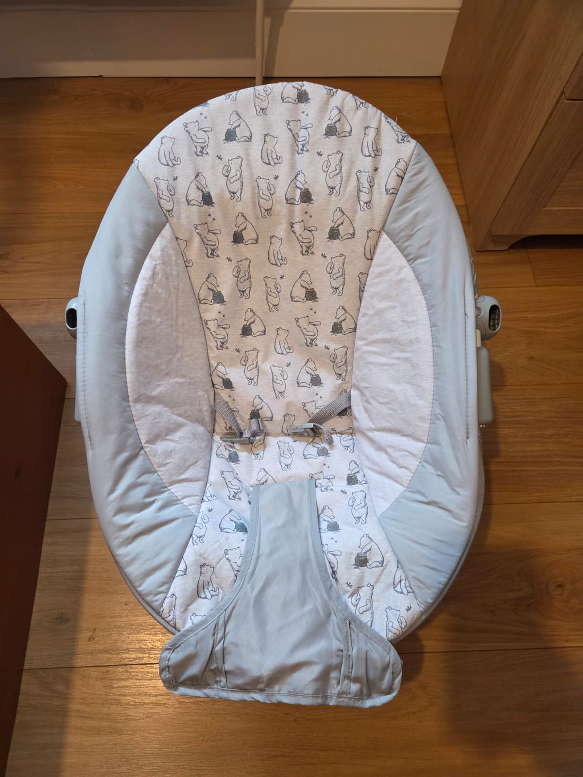 Bright starts baby bouncer chair (perfect for visiting family/holidays