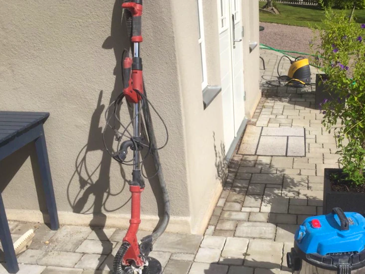 Slipmaskin för tak och vägg