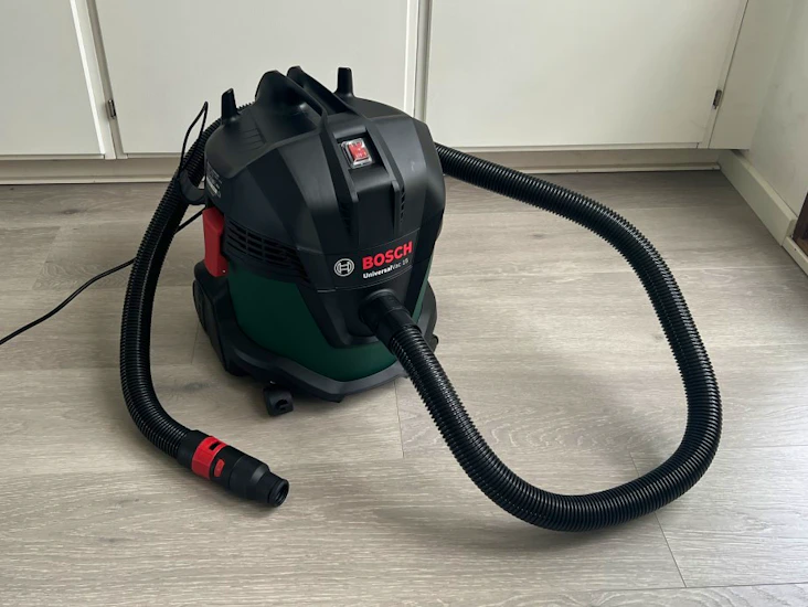 Våt- och torrdammsugare bosch universalvac 15v