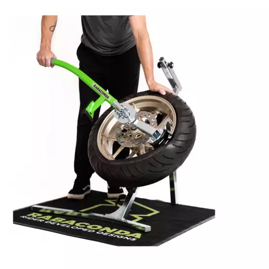 Rabaconda däckmaskin för mc-däck samt balanseringverktyg
