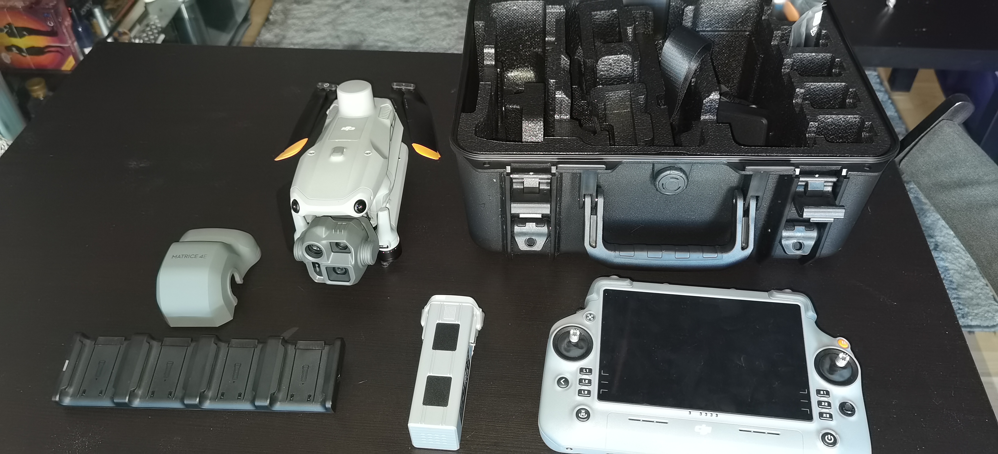 Dji matrice 4 enterprise (m4e) – professional aerial intelligence