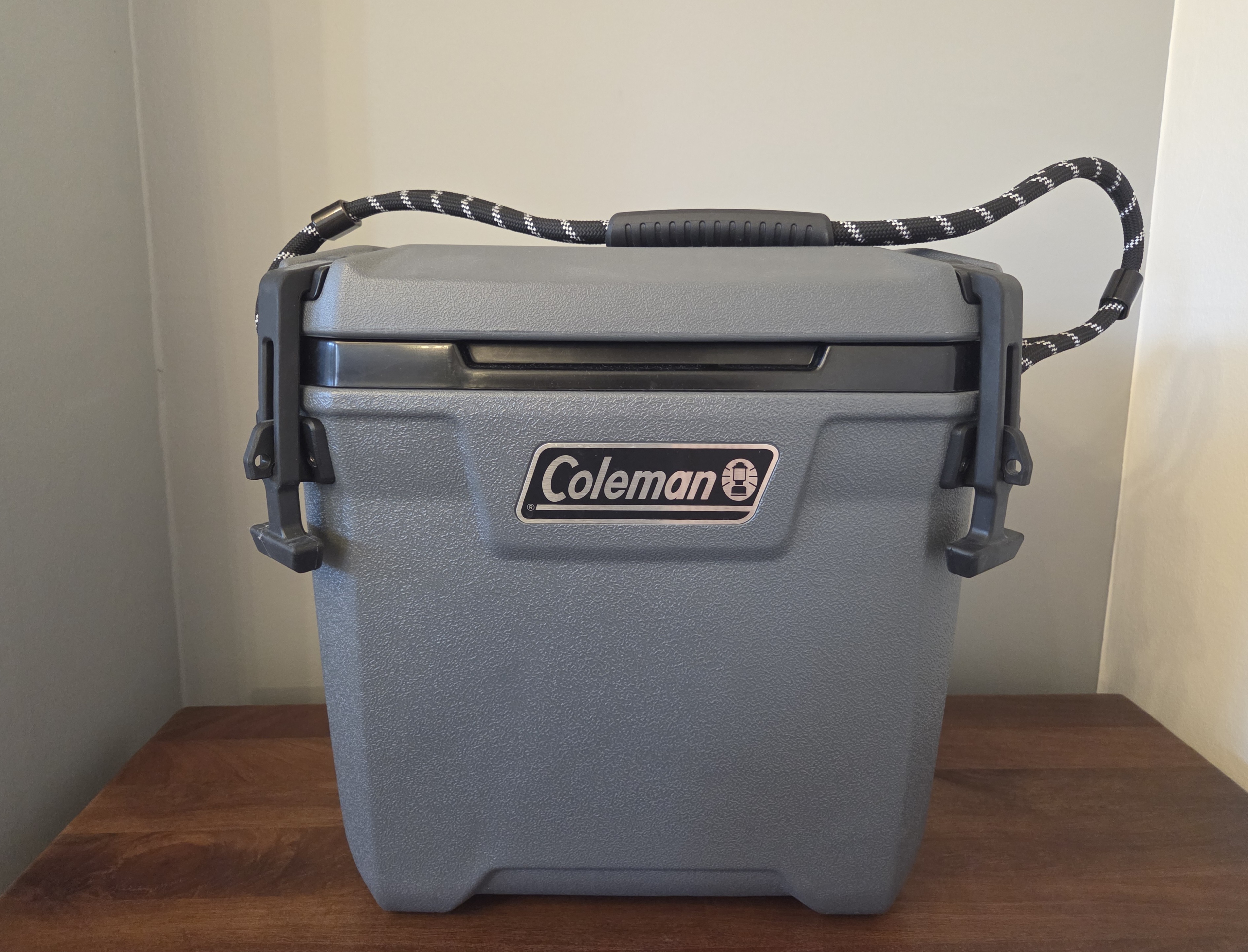 Coleman convoy cooler box 28qt