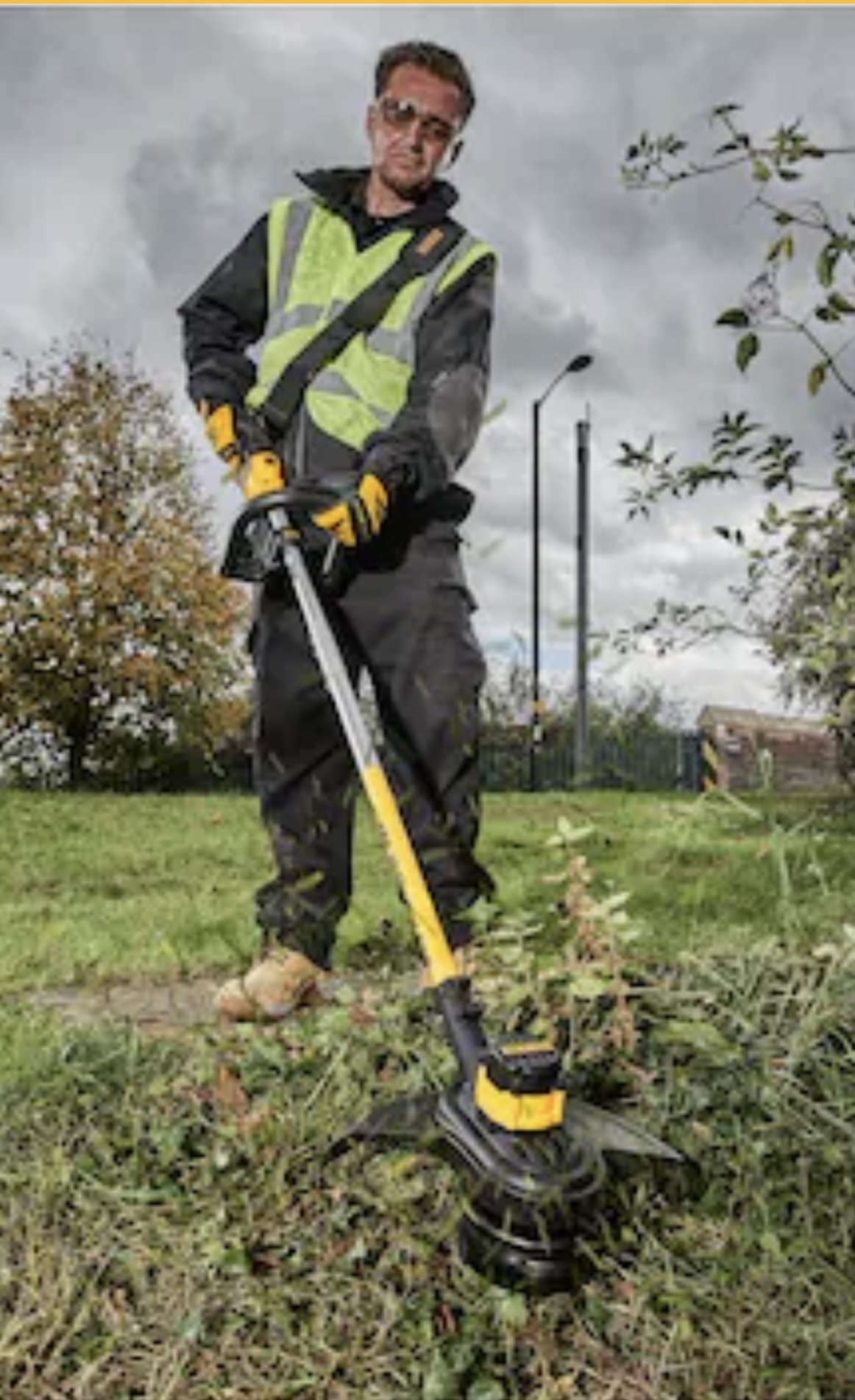 Dewalt 18v gresstrimmer / kantklipper to batteri og lader