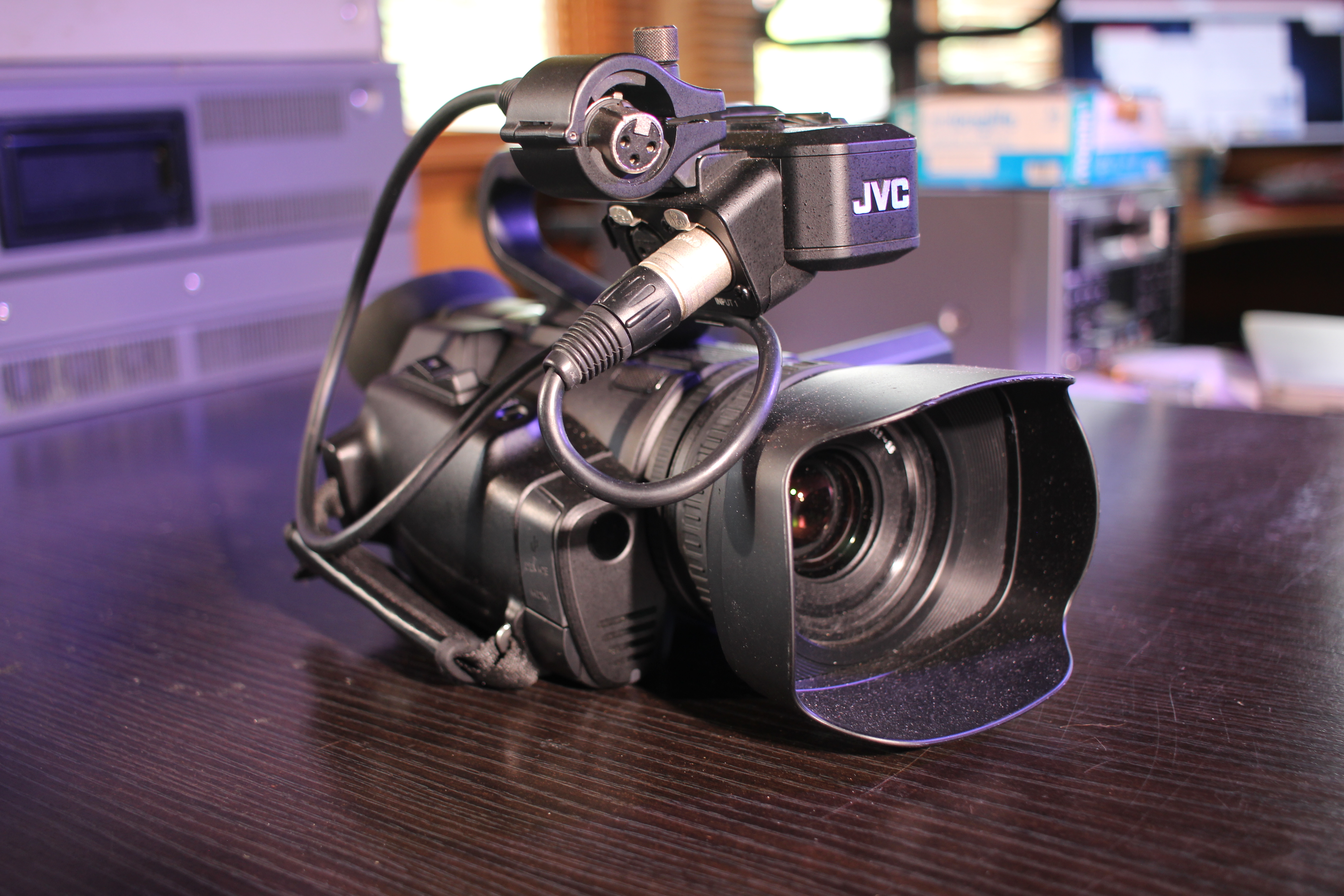 Camcorder jvc gy-hm170e
