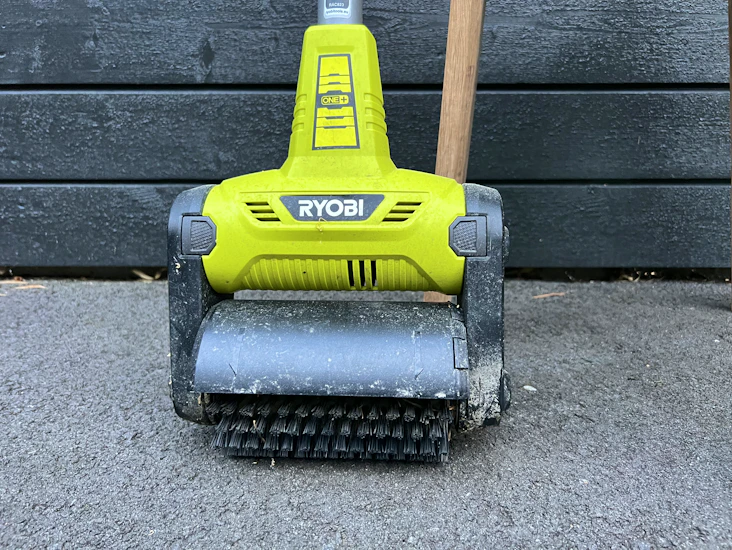 Ryobi terrasserenser - ry18pcb (med batteri og lader)